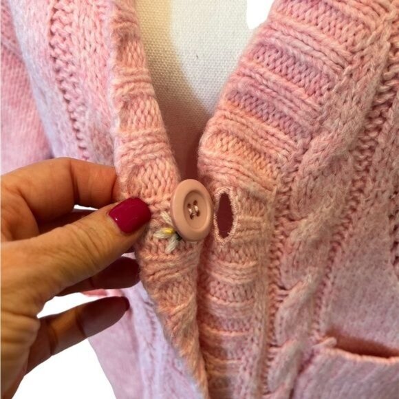 Cliche cardigan sweater size large pink with flowers embroidered over buttons - Picture 5 of 15